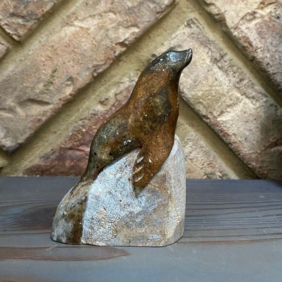 Vintage Hand carved R. Powers Signed Eskimo Inuit Soapstone Seal Sculpture - Picture 1 of 5